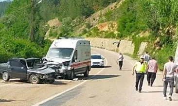 Adana'da otomobil ambulansla çarpıştı: 1 ölü, 1 yaralı #adana