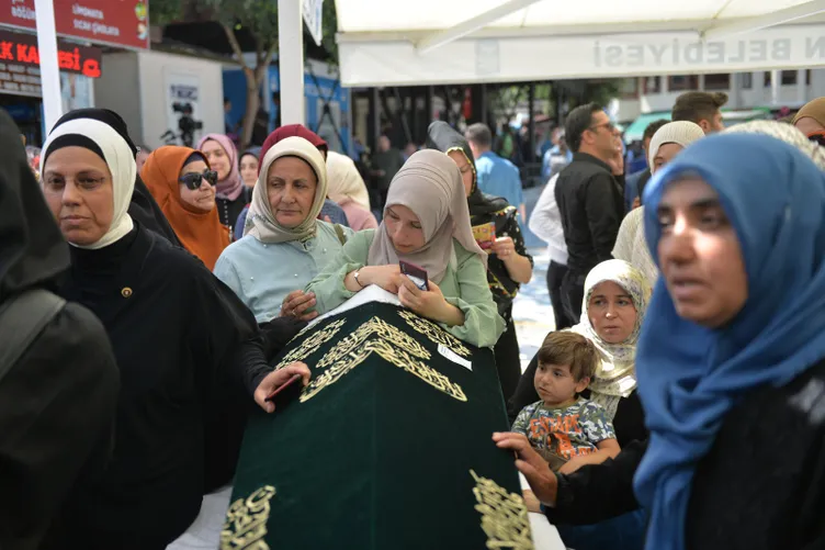 Şule Yüksel Şenler son yolculuğuna uğurlandı