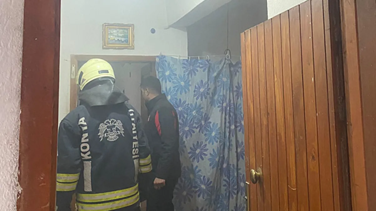 Aile içi kavga ihbarına gelen polislerin üzerine ateş açıp yangın çıkardı! Aile içi kavga ihbarına gelen polislerin üzerine ateş açıp yangın çıkardı!