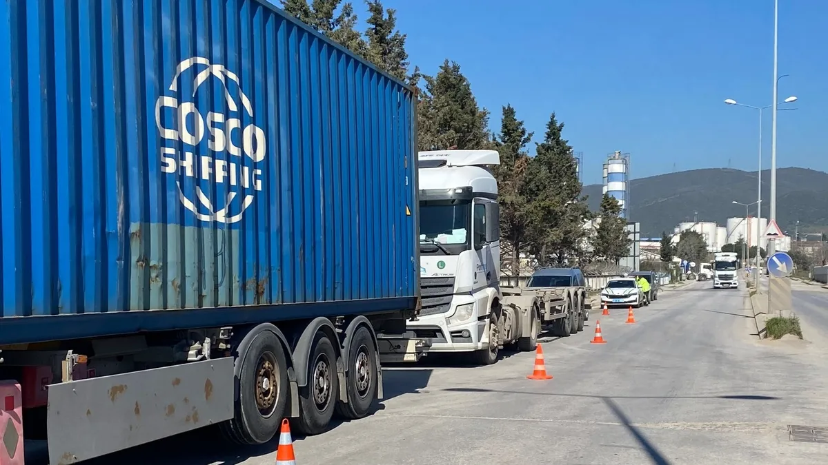 Kocaeli'nde feci kaza: İki TIR’ın arasında sıkıştı! Kurtarılamadı…