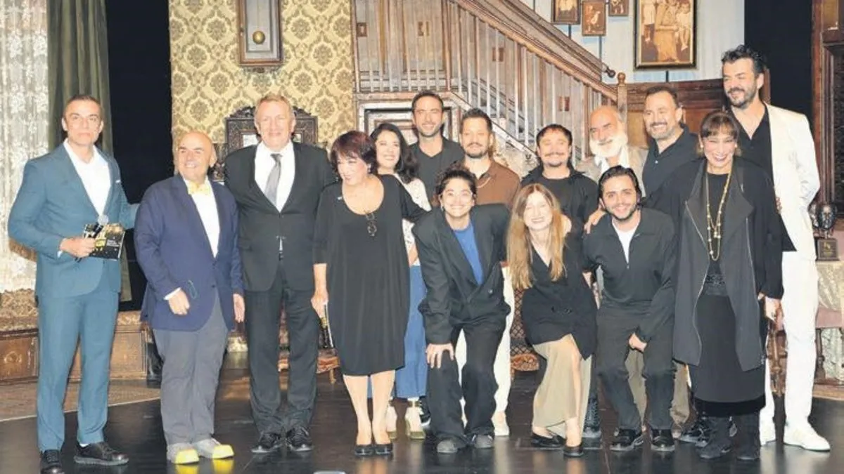 Bu oyunun provalarını dedemin evinde yaptık Bu oyunun provalarını dedemin evinde yaptık