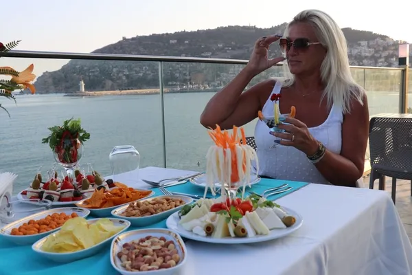 danimarkali-hemsire-alanya-asigi-oldu-1654858989657.jpg