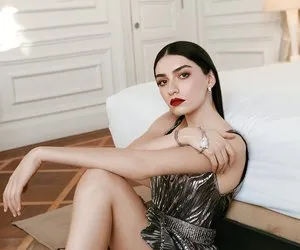 Alev Alev'in Çiçek'i Hazar Ergüçlü sosyal medyanın dilinde! Hazar Ergüçlü'yü bir de makyajsız gördün!