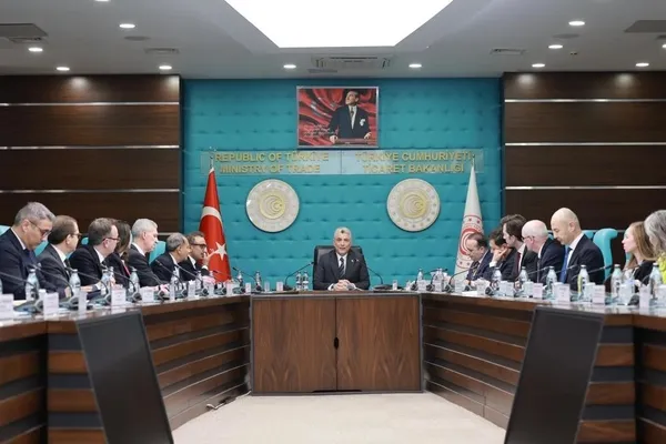 bakan-bolat-abd-ticaret-odasi-heyetiyle-toplanti-gerceklestirdi-1776765291821.jpg