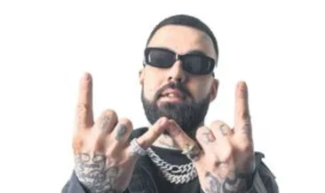 Ünlü rapçiden 15 şarkılık albüm