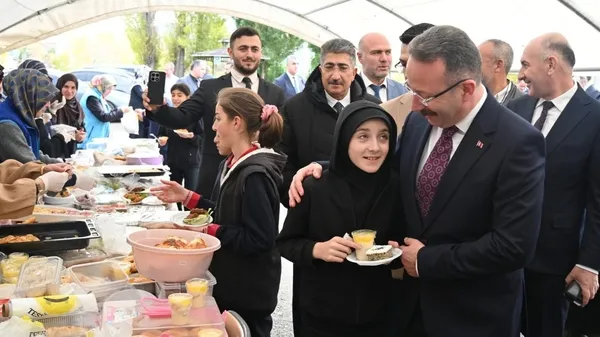 ardahandan-gazzeye-hayir-eli-1792683436765.jpg
