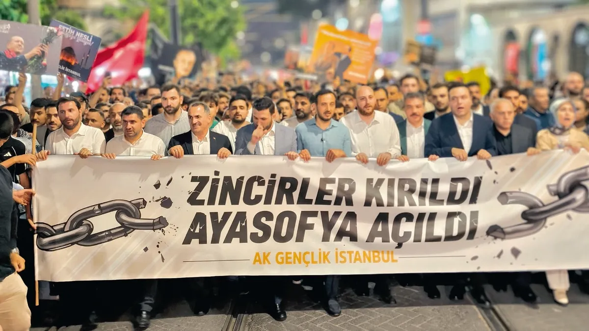 Ayasofya Camii’ne ‘Gençlik Yürüyüşü’ – Yaşam Haberleri Ayasofya Camii’ne ‘Gençlik Yürüyüşü’ – Yaşam Haberleri