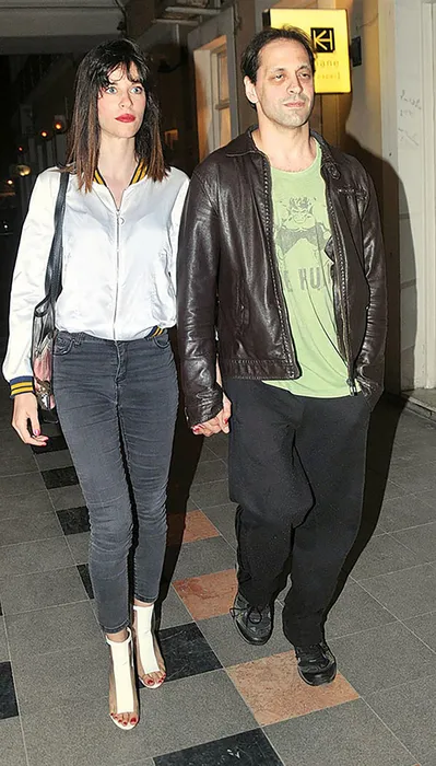 Seçkin Piriler, yeni eş Kıvılcım Ural ile ilgili görsel sonucu