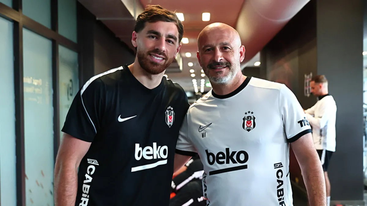 Beşiktaşlı futbolcu Orkun Kökçü kamp çalışmasında.
