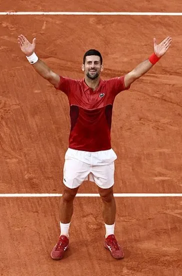 Son şampiyon Djokovic, zorlansa da Fransa Açık’ta çeyrek finale çıktı