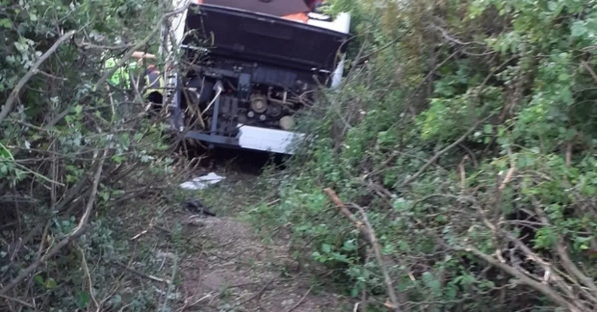 Akhisar Da Otobus Yoldan Cikti Buyuk Facia Atlatildi Son Dakika Haberler