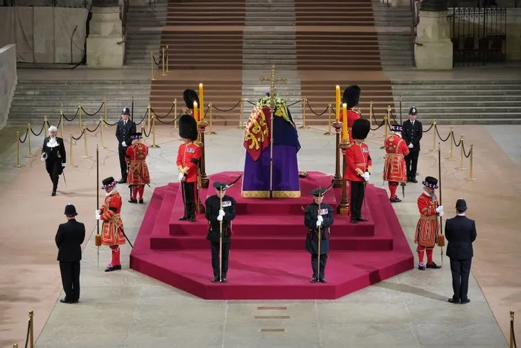 SON DAKİKA- Kraliçe Elizabeth'e son veda! Prens Philip'in yanına gömülecek...