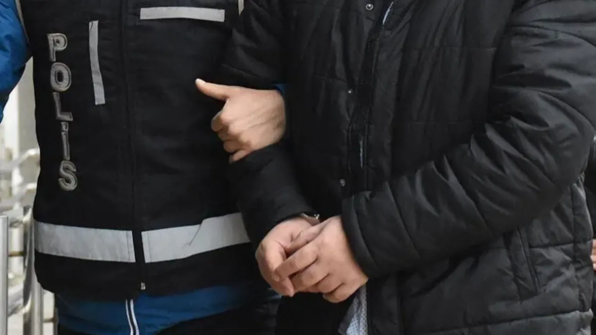 Cezayir'in kırmızı bültenle aradığı suçlu İstanbul'da yakalandı