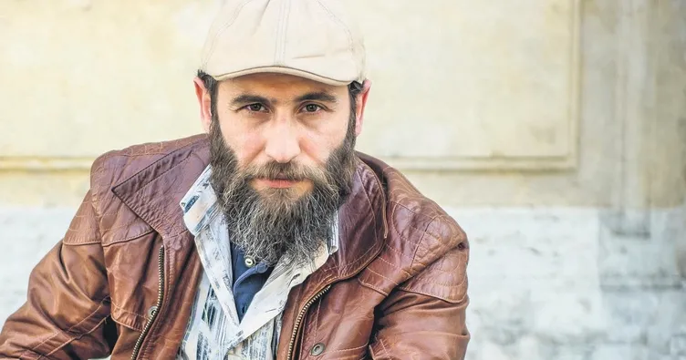 Tribünde siyasete tepki