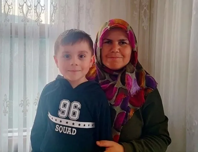 son-dakika-kastamonu-bozkurtta-annesi-huriye-helvaci-ile-olu-bulunmustu-5-yasindaki-osmanin-son-goruntusu-yure-1762934192809.jpg