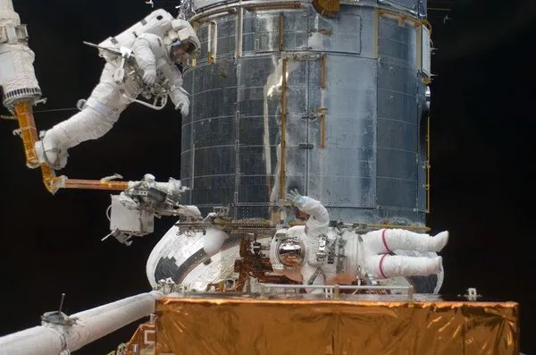 Hubble teleskobunun tamiri