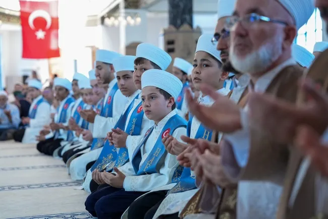 esenlerde-114-hafiz-adayi-icazet-aldi-vali-gul-duyurdu-baskan-erdogandan-umre-mujdesi-1783794774430.jpg