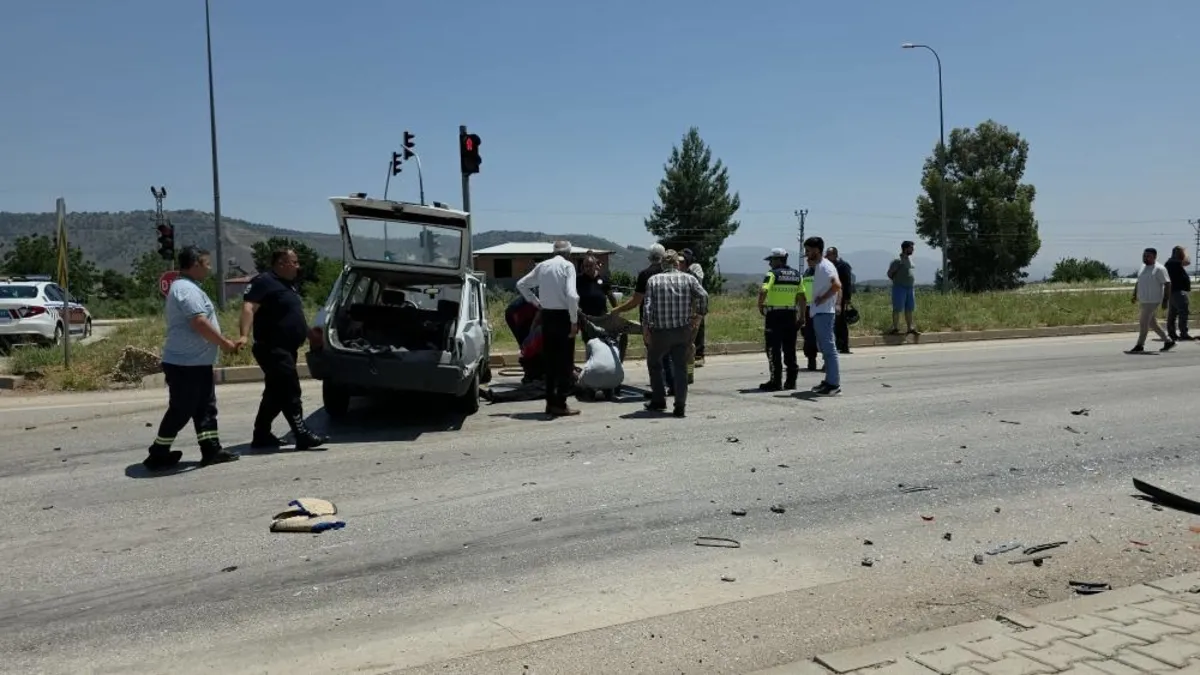 Hatay Hassa'da trafik kazası sonrası olay yeri inceleme çalışmaları