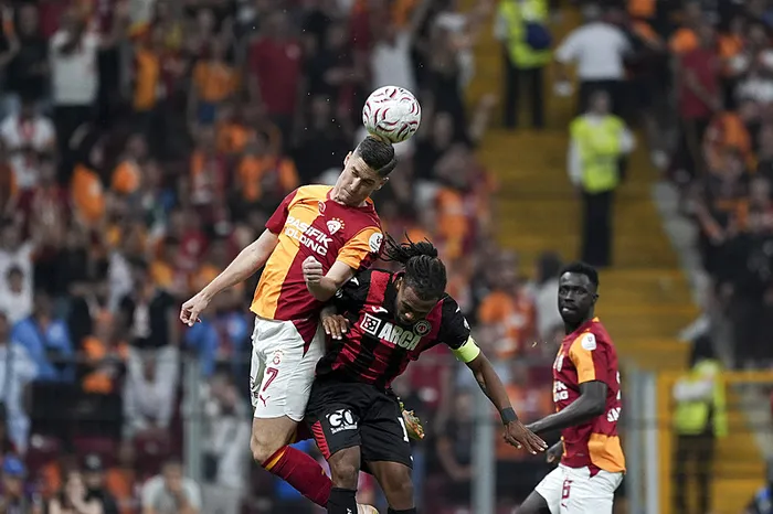 canli-super-ligde-galatasaray-corum-fk-maci-ilk-yari-oynaniyor-1786733698295.jpeg