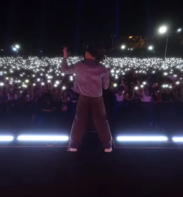 kultur-yolu-festivalinde-ikinci-gun-coskusu-sefo-konserinde-on-binler-bulustu-1783946754996.jpg
