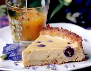 Portakal Jölesi Eşliğinde Üzümlü Cheesecake