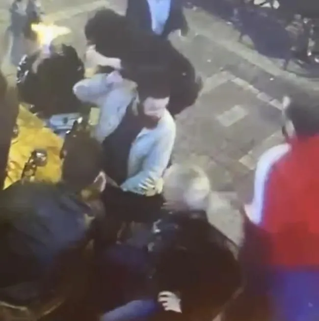 kadikoyde-kan-donduran-vahset-mekanda-otururken-atese-verildi-talihsiz-kadin-o-anlari-anlatti-1762726379596.jpeg (795×800)