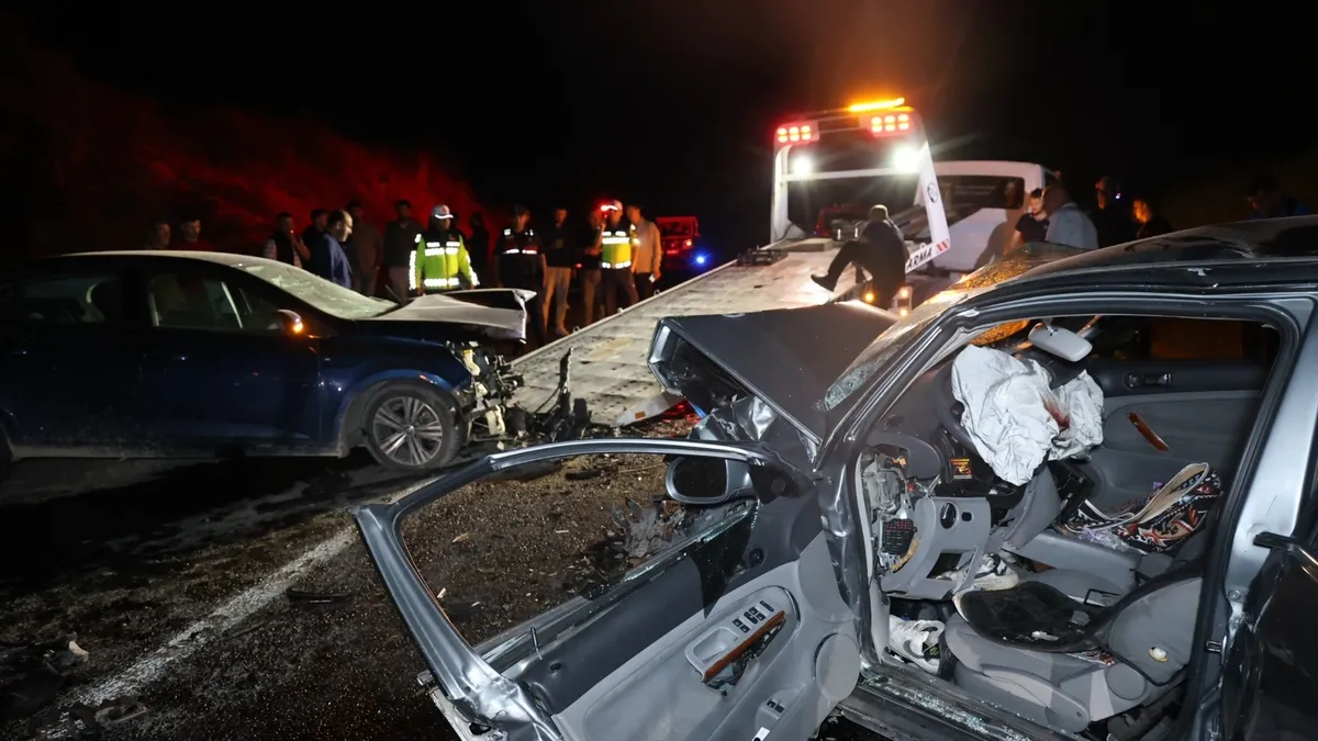 Nevşehir'de meydana gelen trafik kazasında araçlar çarpıştı.