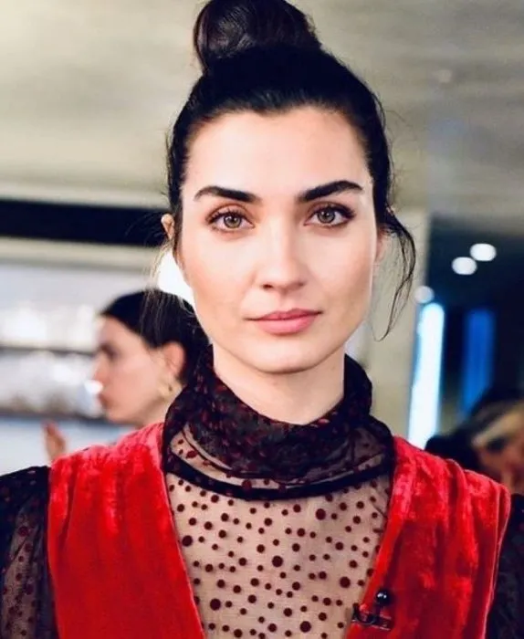 Tuba Büyüküstün estetik yaptıranlar için bakın ne dedi! Güzellik sırrını verdi!