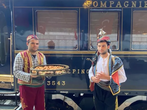 tarihi-orient-express-istanbuldan-parise-ugurlandi-1662139304386.jpeg