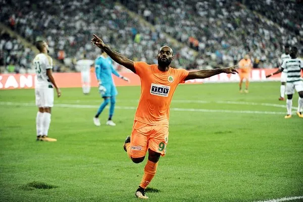 Vagner Love'dan şok karar!