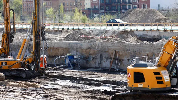 SON DAKİKA... Yarım tonluk bomba bulundu! Berlin boşaltılıyor
