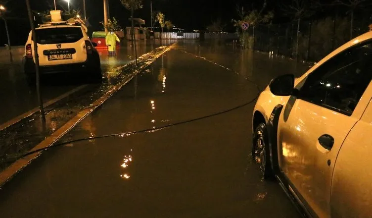 İzmir'deki sel felaketi havadan görüntülendi! Araçlar sular altında kaldı