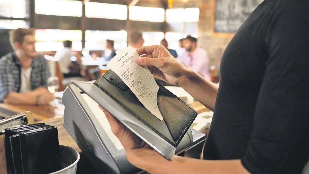 Restoranlarda dijital bahşiş sistemiyle çalışanlara tam ödeme.