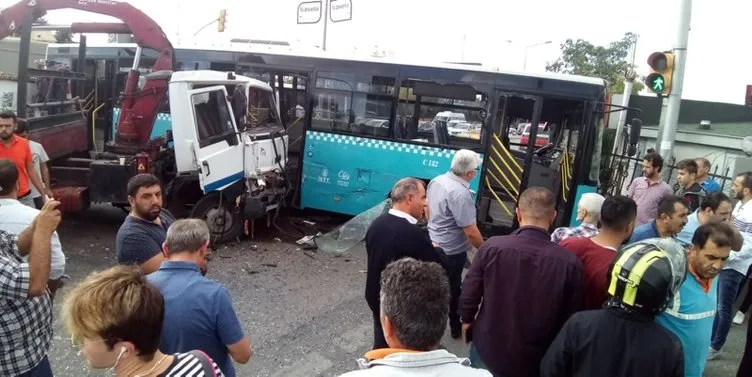 Ümraniye’de kamyon otobüse çarptı: 9 yaralı