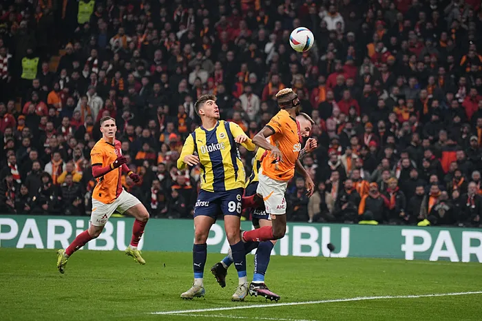 son-dakika-haberi-galatasaray-fenerbahce-derbisinde-gol-sesi-cikmadi-sampiyonluk-yarisinda-puan-farki-degismed-1740423971352.jpeg