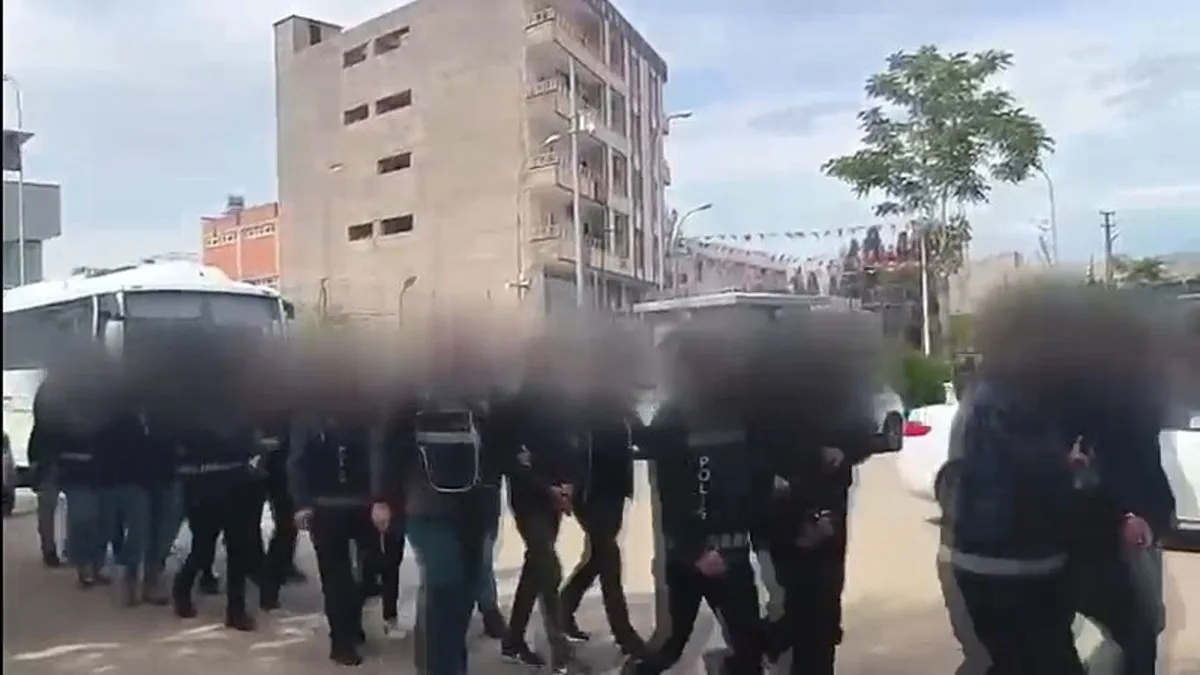 Şanlıurfa’da düzensiz göçmen operasyonu: 14 tutuklama Şanlıurfa’da düzensiz göçmen operasyonu: 14 tutuklama