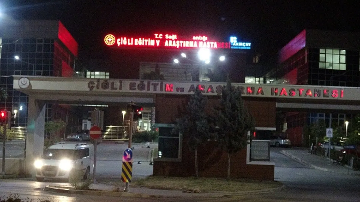 İzmir’de iki grup arasında silahlı kavga: 4 yaralı İzmir’de iki grup arasında silahlı kavga: 4 yaralı