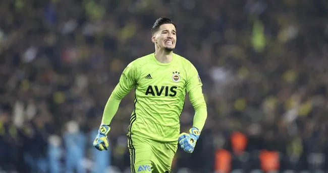 Fenerbahçeli Altay Bayındır'a 2 kulüp talip oldu