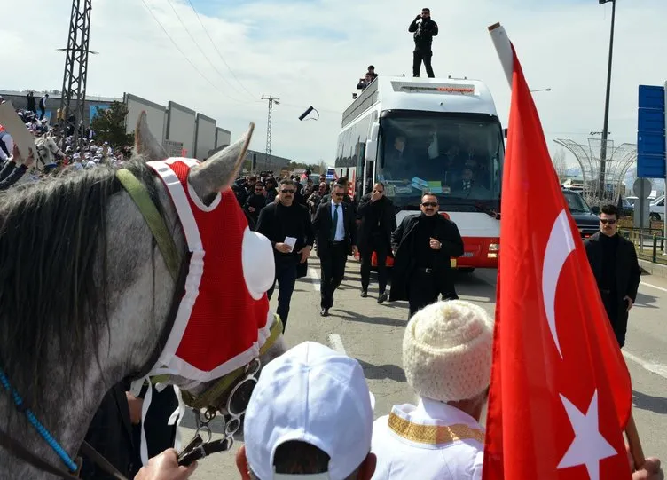 Erdoğan’ı Erzurum’da atlı ciritçiler karşıladı