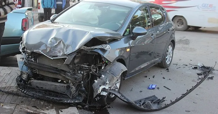 Erzincan’da trafik kazası: 2 yaralı