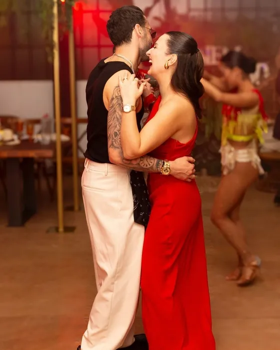 Romantik futbolcu yaptı yapacağını! Hakan Çalhanoğlu eşi Sinem’e öyle bir sürpriz doğum günü partisi hazırladı ki... ’Şanslı olduğumu bir kez daha anladım’