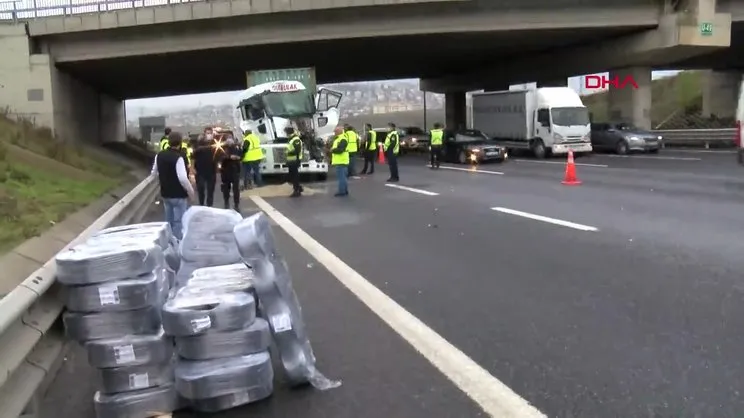 İstanbul Sancaktepe Kuzey Marmara Otoyolu'nda 2 kamyon çarpıştı, 1 yaralı