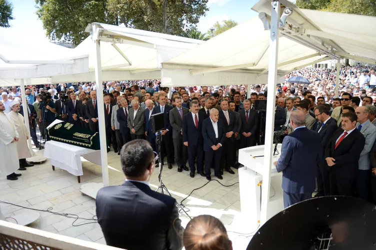 Şule Yüksel Şenler son yolculuğuna uğurlandı