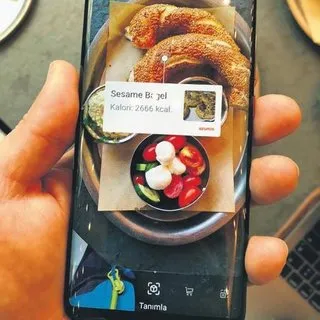 Yemeğin kalorisinde telefonun gözü var