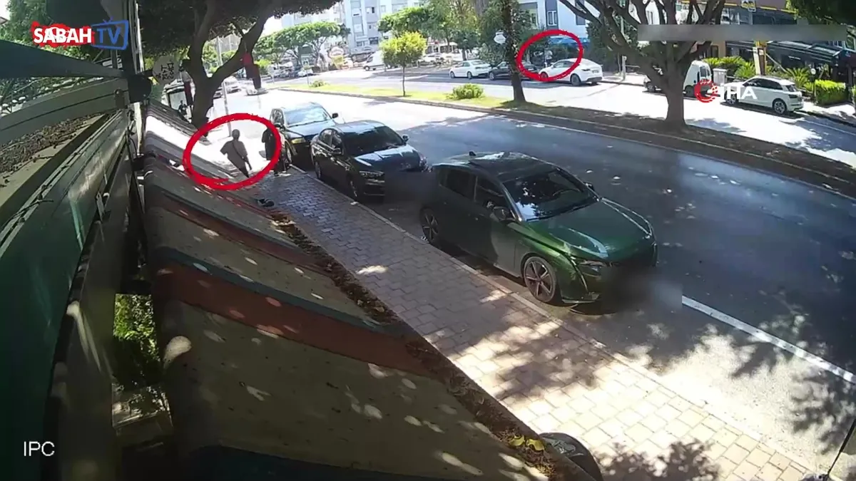 Sinyal kesici cihazla aracın kilitlenmesini engelleyip hırsızlık yaptılar: O anlar kamerada