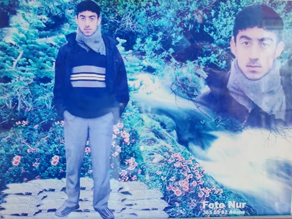 adanada-3-arkadastan-21-yildir-iz-yok-acili-anneden-yurek-yakan-cagri-olusu-ya-da-dirisi-1777360772095.jpg