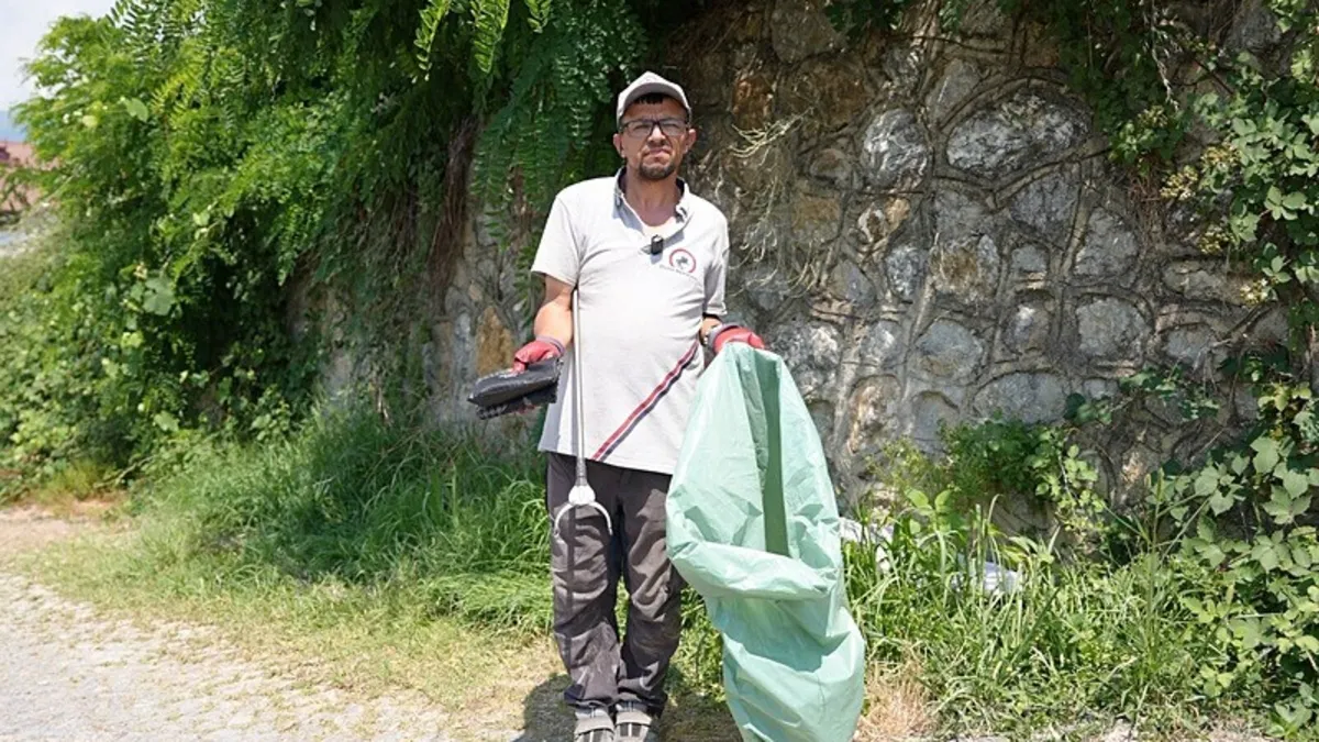 Altın dolu çantayı bulup polise teslim etti Altın dolu çantayı bulup polise teslim etti