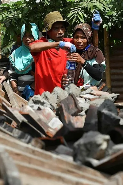 Deprem Endonezya’yı bir kez daha vurdu!