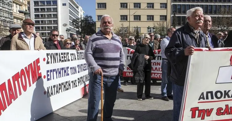 Atina’da ulaşım ve sağlık çalışanları 24 saatlik grev ilan etti