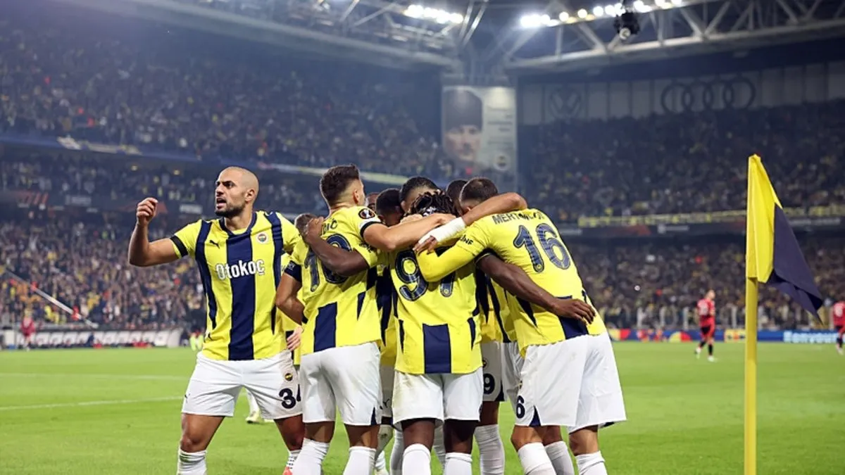 FENERBAHÇE GAZİANTEP FK CANLI | Fenerbahçe, evinde Gaziantep FK'yi ağırlıyor! Kadıköy'de iki gol var...